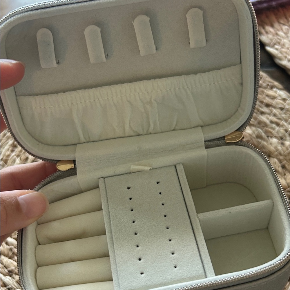Compact Jewelry Organizer Case